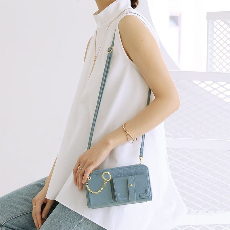 大人女性におすすめの青バッグ｜HerSchedule（ハースケジュール）トランクスマホショルダー