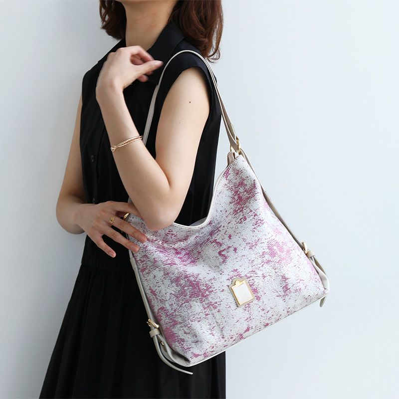 50代女性に人気のお手頃ブランドバッグ｜HerSchedule（ハースケジュール）霞桜（かすみさくら）