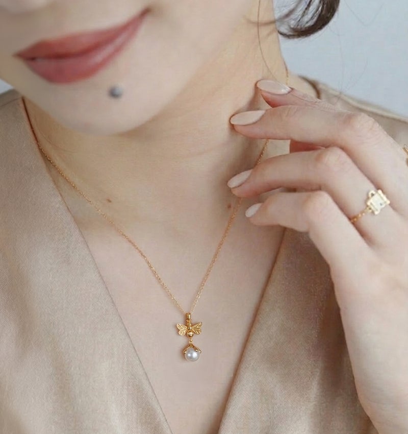 パールネックレスをカジュアルに楽しむコツ